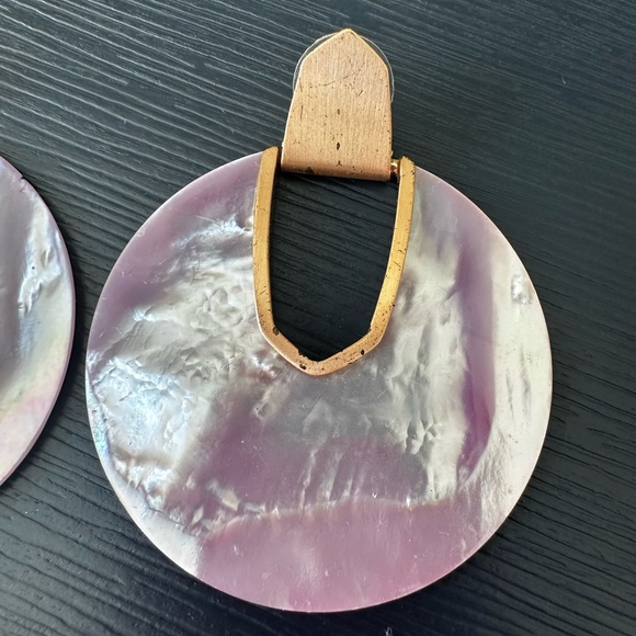 Kendra Scott Pink Shell Earrings - Picture 2 of 6